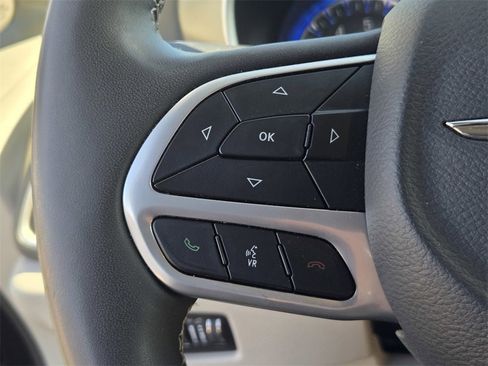 Used 2024 Chrysler Pacifica Touring-L image 22