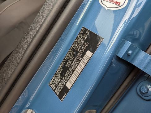 Certified 2025 Volvo XC40 B5 Plus image 30