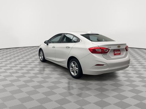 Used 2017 Chevrolet Cruze LT w/ Convenience Package image 2