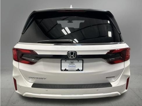 Certified 2026 Honda Odyssey Touring image 5