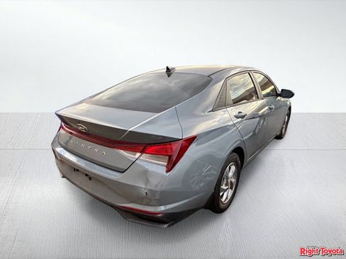 Used 2023 Hyundai Elantra SE FWD image 4