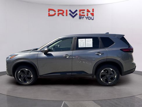 Used 2024 Nissan Rogue SV AWD/4WD image 2