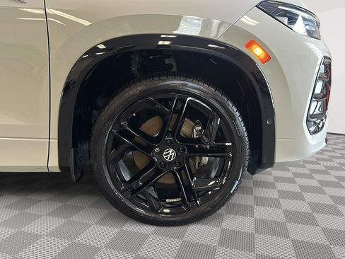 Used 2025 Volkswagen Tiguan SE R-Line AWD/4WD image 12