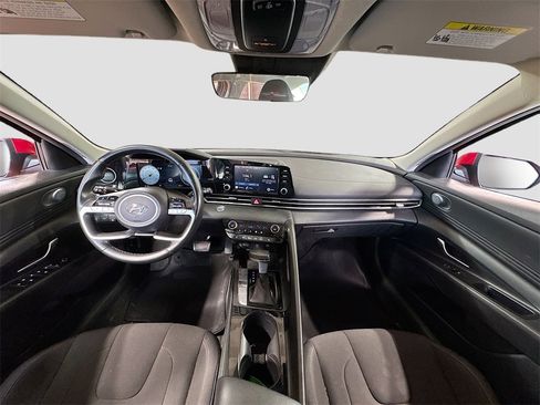 Used 2021 Hyundai Elantra SEL w/ Convenience Package image 16