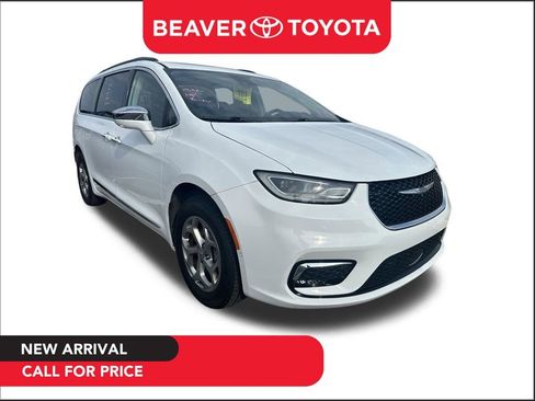Used 2022 Chrysler Pacifica Limited AWD/4WD image 1