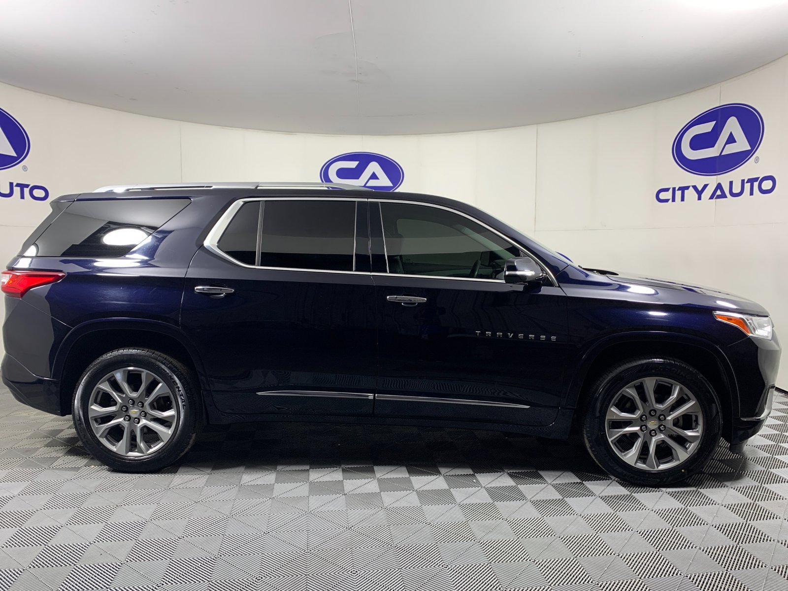 Used 2020 Chevrolet Traverse Premier w/ LPO, Floor Liner Package FWD image 2