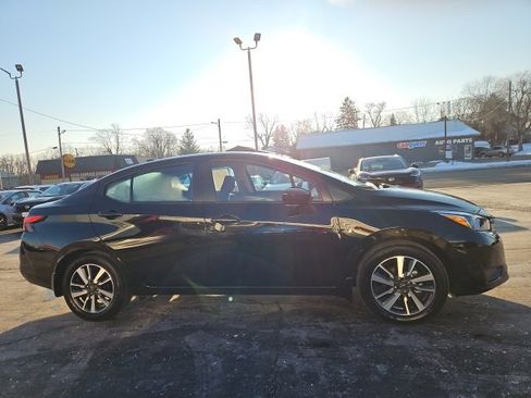 Used 2024 Nissan Versa SV w/ Trunk Package image 9