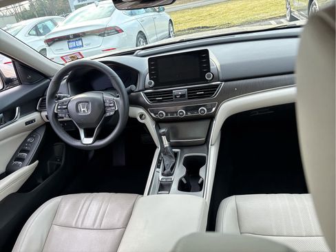 Used 2018 Honda Accord Touring image 36