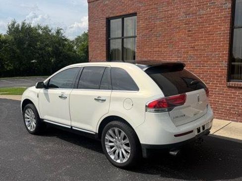 Used 2013 Lincoln MKX AWD image 3