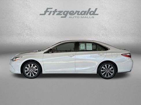 Used 2017 Toyota Camry XLE image 3