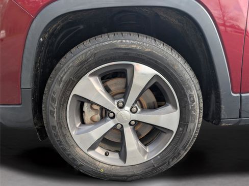 Used 2020 Jeep Cherokee Limited image 9