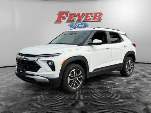 Used 2025 Chevrolet TrailBlazer LT AWD/4WD image 1