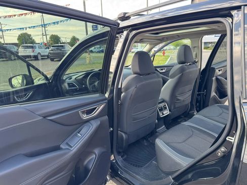 Used 2019 Subaru Forester Premium AWD/4WD image 12
