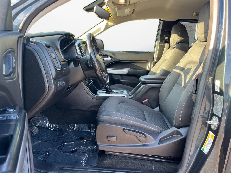 Used 2018 Chevrolet Colorado LT w/ LT Convenience Package RWD image 9