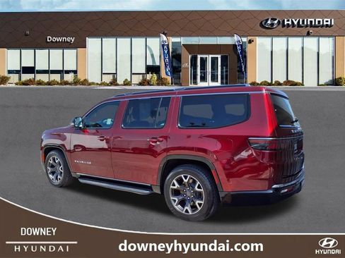 Used 2024 Jeep Wagoneer Series III AWD/4WD image 5