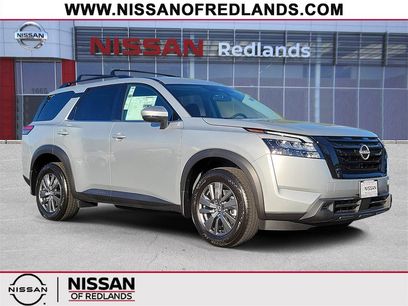 New 2025 Nissan Pathfinder SV w/ Black Appearance Package