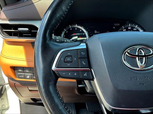 Used 2021 Toyota Highlander Platinum AWD/4WD image 11