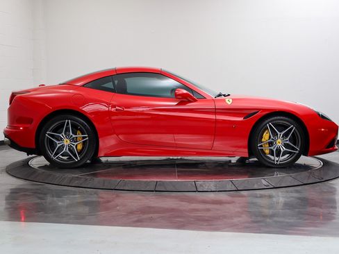 Used 2016 Ferrari California T RWD image 6