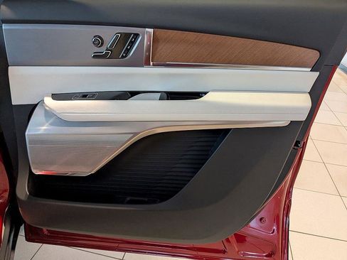 New 2026 Cadillac Vistiq Luxury image 33