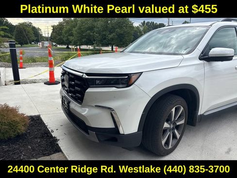 Used 2024 Honda Pilot Elite image 3