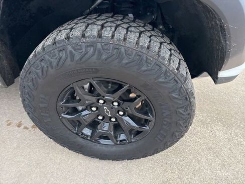 Used 2025 Chevrolet Colorado ZR2 w/ Midnight Edition AWD/4WD image 8