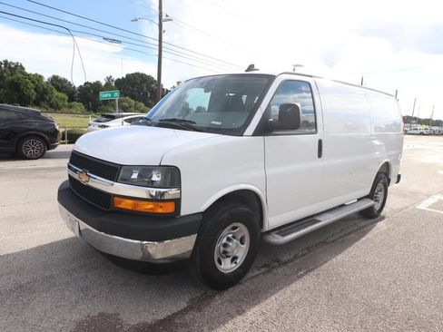 Used 2025 Chevrolet Express 2500 w/ Driver Convenience Package RWD image 5