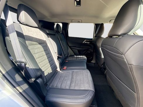 New 2026 Mitsubishi Outlander SE image 28