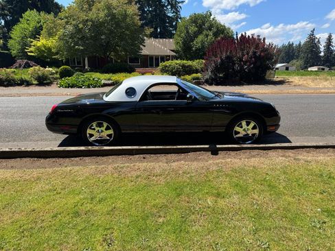 Used 2002 Ford Thunderbird RWD image 8