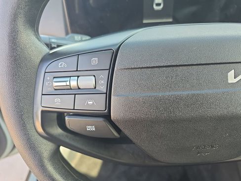 Used 2025 Kia K4 LXS image 17