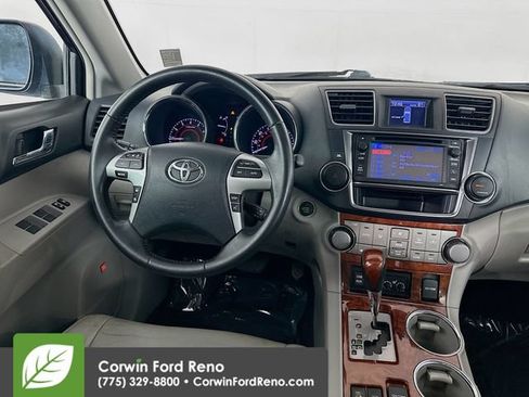 Used 2013 Toyota Highlander Limited AWD/4WD image 23