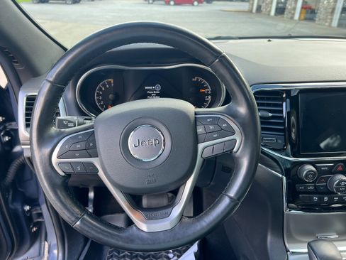 Used 2019 Jeep Grand Cherokee Limited AWD/4WD image 13