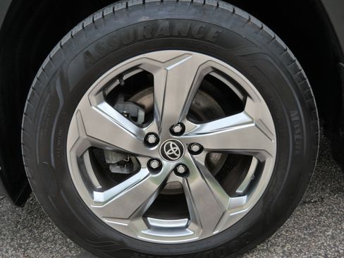 Used 2020 Toyota RAV4 Limited AWD/4WD image 16