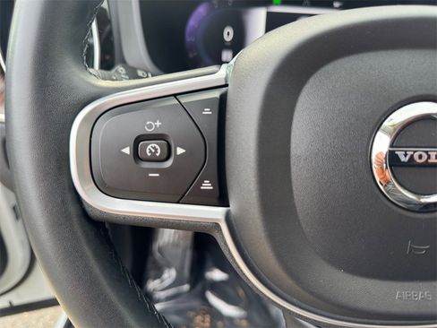 Certified 2022 Volvo XC60 B5 Momentum w/ Climate Package image 14