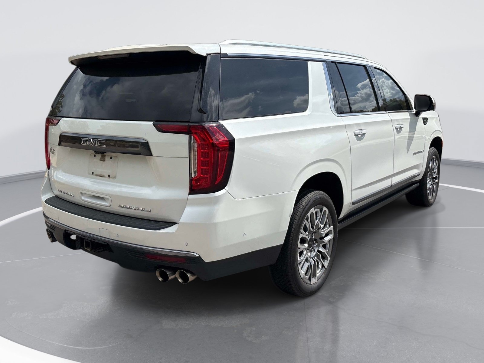 Used 2023 GMC Yukon XL Denali Ultimate AWD/4WD image 8