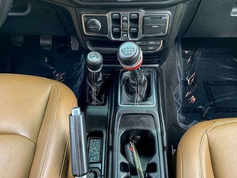 Used 2020 Jeep Wrangler Unlimited Sahara AWD/4WD image 34