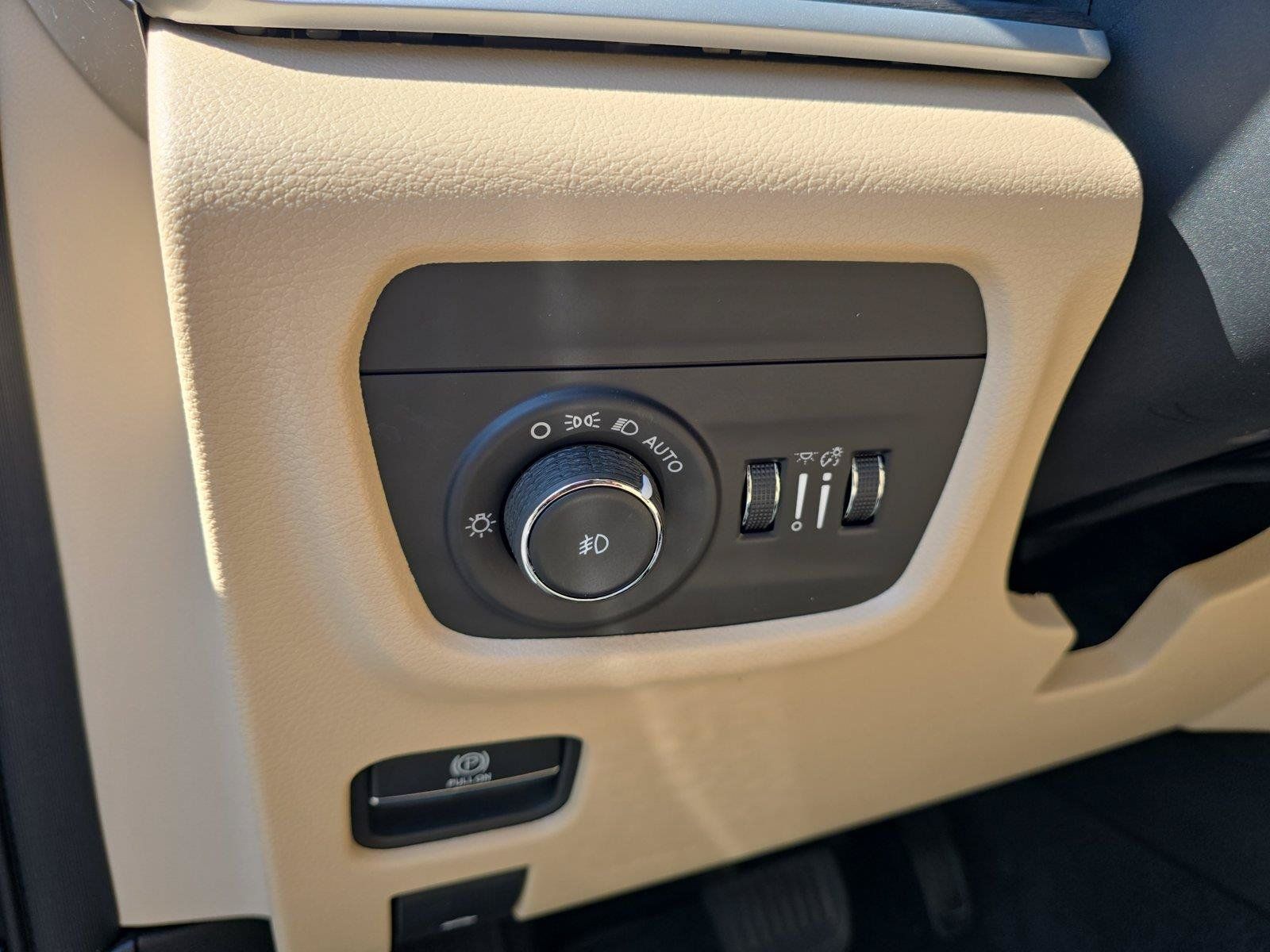 Used 2021 Jeep Grand Cherokee L Limited AWD/4WD image 25