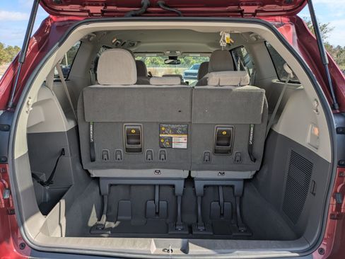 Used 2020 Toyota Sienna LE image 14