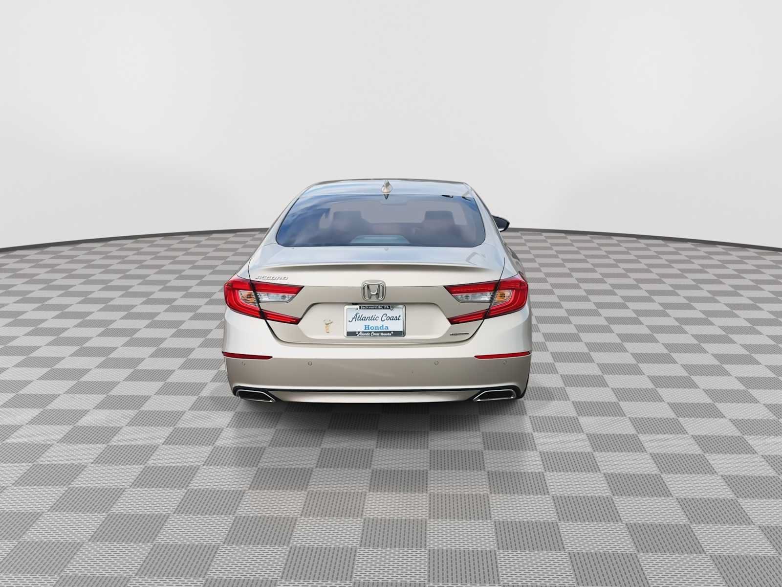 Used 2018 Honda Accord Touring image 7