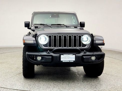 Used 2025 Jeep Wrangler Unlimited Sahara image 2