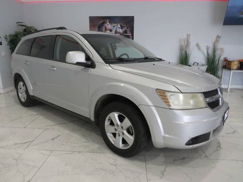Used 2010 Dodge Journey SXT w/ Flexible Seating Group FWD image 1