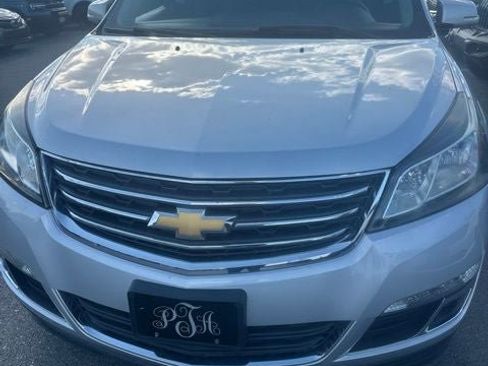 Used 2017 Chevrolet Traverse LT AWD/4WD image 4