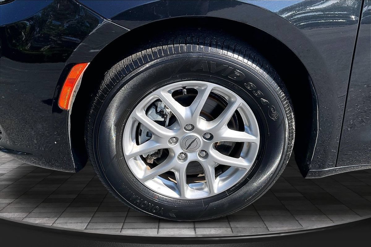 Used 2023 Chrysler Pacifica Touring-L FWD image 36