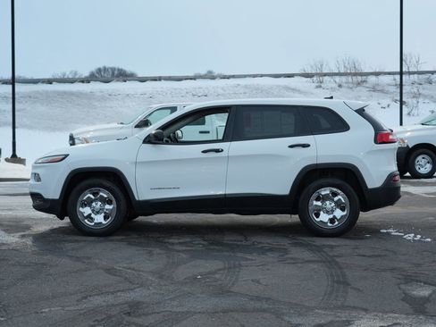 Used 2017 Jeep Cherokee Sport image 6