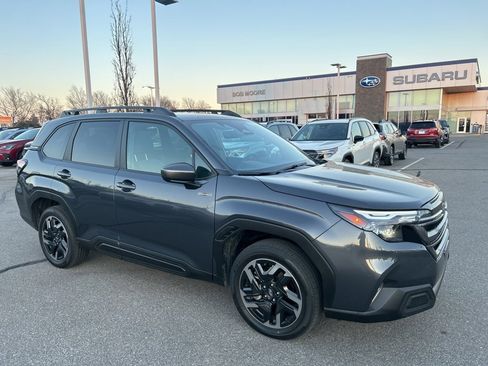 Used 2025 Subaru Forester Premium image 1