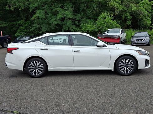 Certified 2023 Nissan Altima 2.5 SV FWD image 7