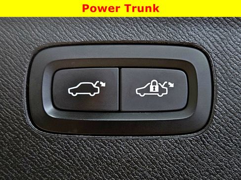 Used 2021 Volvo XC90 T5 Momentum image 31