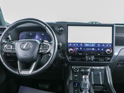 Used 2025 Lexus GX 550 w/ Accessory Package (Z1) AWD/4WD image 18