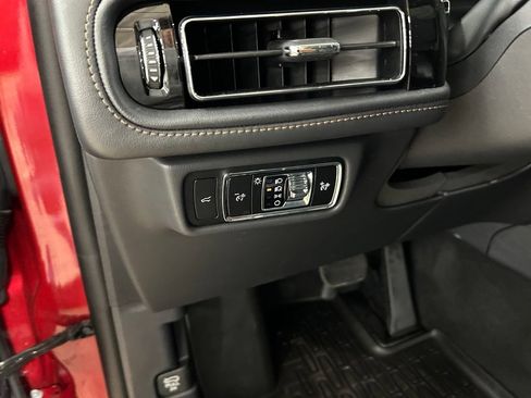 Certified 2025 Lincoln Aviator AWD image 11