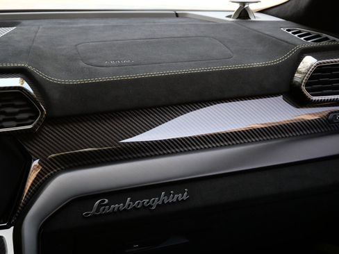 Used 2024 Lamborghini Urus Performante image 32