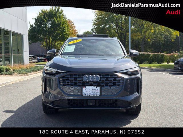 Used 2025 Audi Q5 Premium w/ Convenience Package AWD/4WD image 2